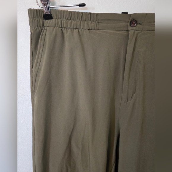 Banana Republic Women's Vegan Green Airstretch Tapered Pants Size Large - Picture 3 of 6